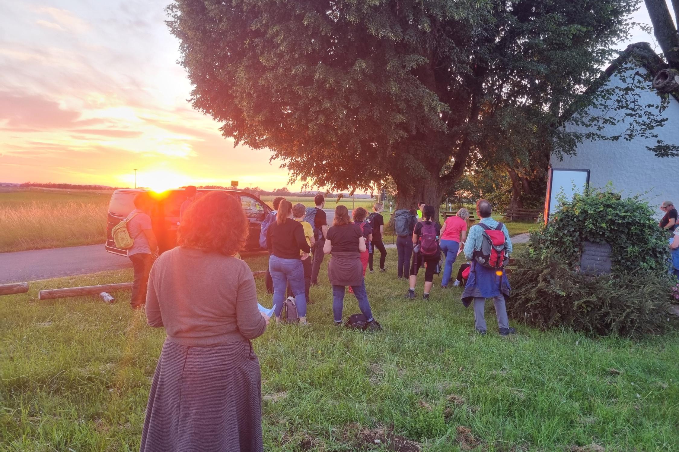 Nachtwallfahrt: Station im Freien auf der Lillinger Höhe