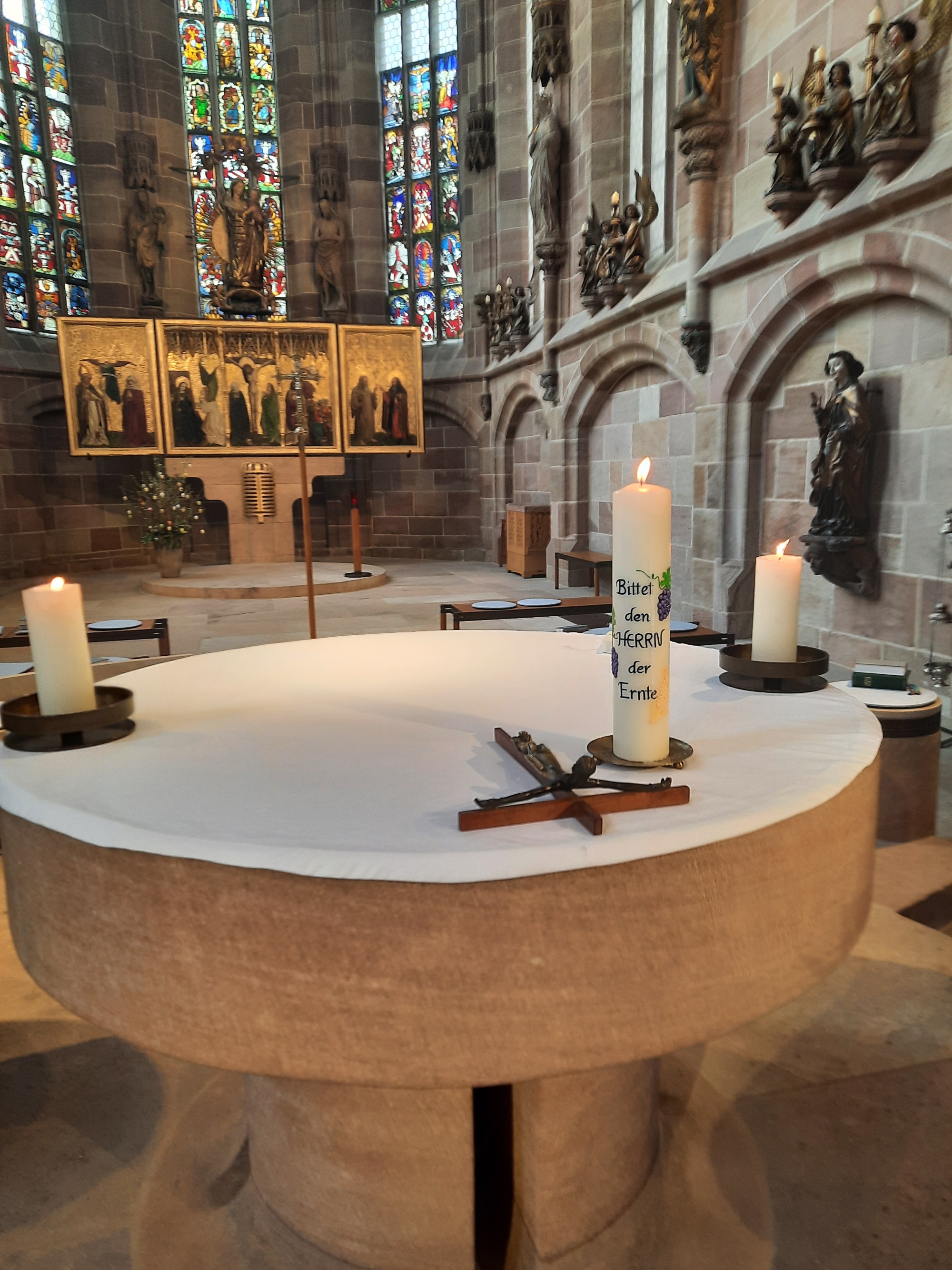 Weltgebetstag um geistliche Berufungen in der Frauenkirche in Nürnberg