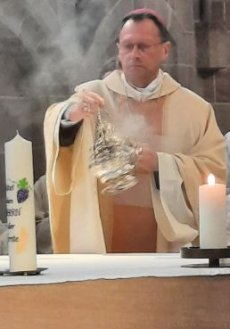 Erzbischof Herwig Gössl beim Gottesdienst zum Weltgebetstag um geistliche Berufungen in der Frauenkirche Nürnberg