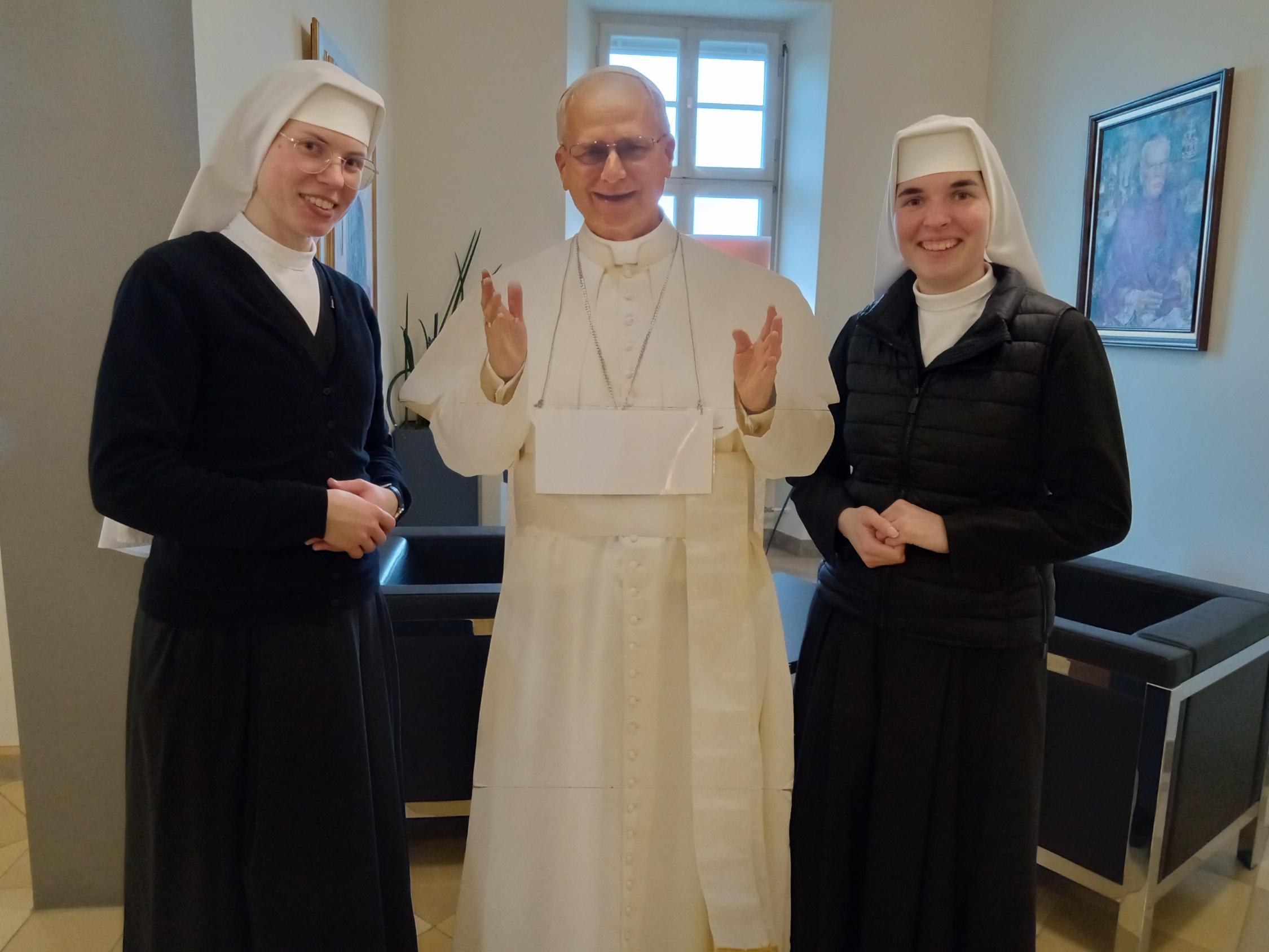 Auerbacher_Schulschwestern_mit_Papst