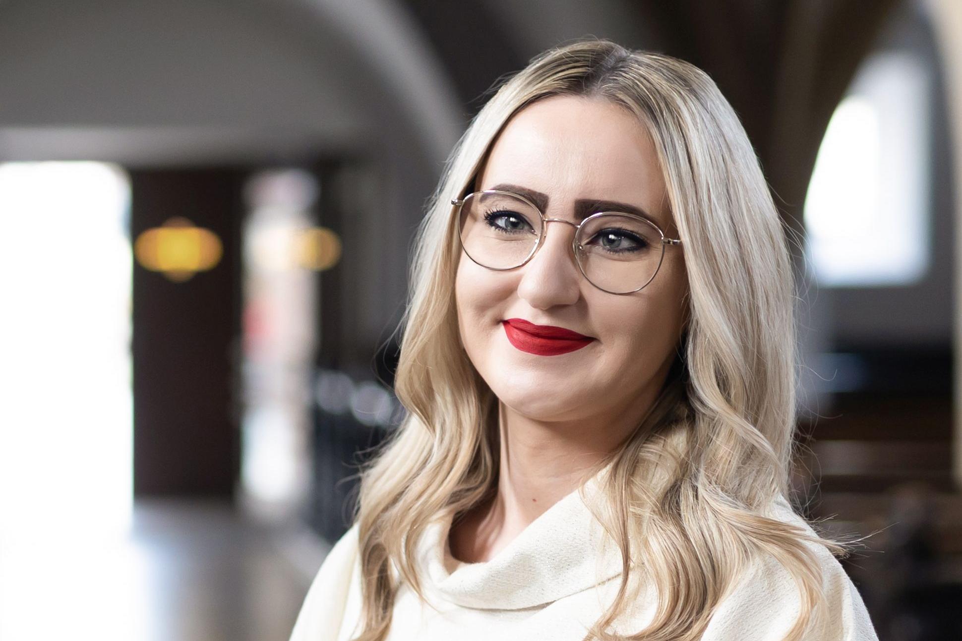Portraitaufnahme_PR_Anna_Schreiber
